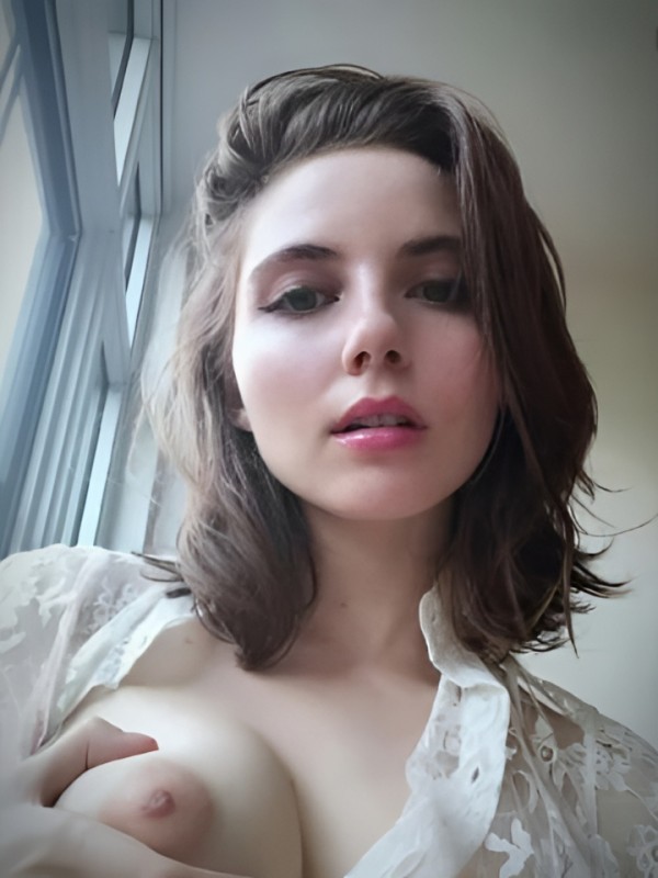 Адель привлекательная девушка из Озерск цена от 10000 руб