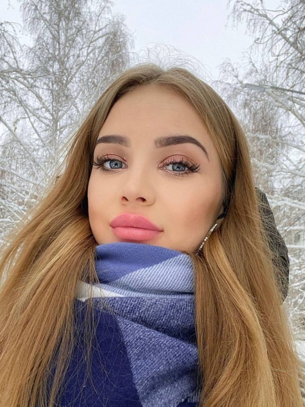 Ева привлекательная девушка из Озерск цена от 8000 руб